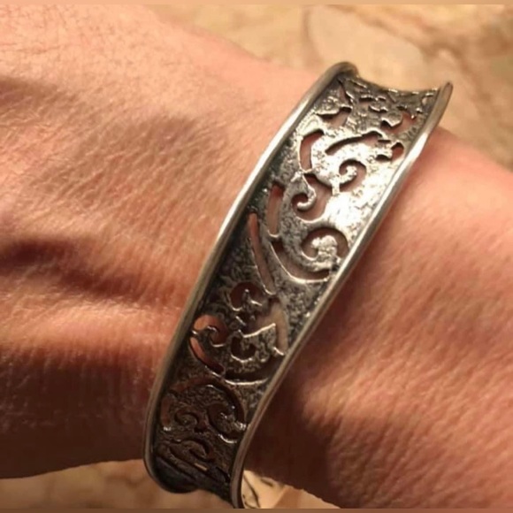Silpada wavy filigree statement bangle - Picture 1 of 2